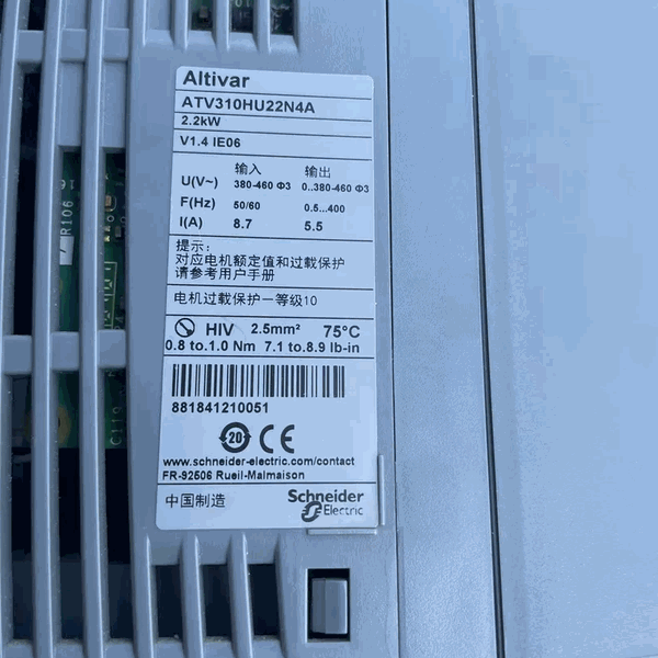 施耐德ATV310HU22N4A变频器铭牌