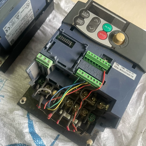 富士FRN1.5C1S-7C变频器
